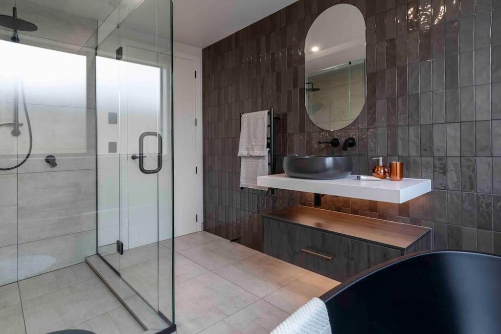 Luxury Escape In Cbd - Walking Distance To Town Villa Tauranga Exterior photo