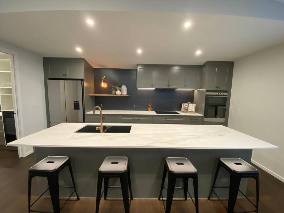 Luxury Escape In Cbd - Walking Distance To Town Villa Tauranga Exterior photo